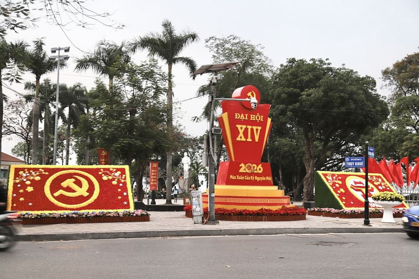 Hà Nội rực rỡ cờ hoa chào mừng Đại hội XIV của Đảng