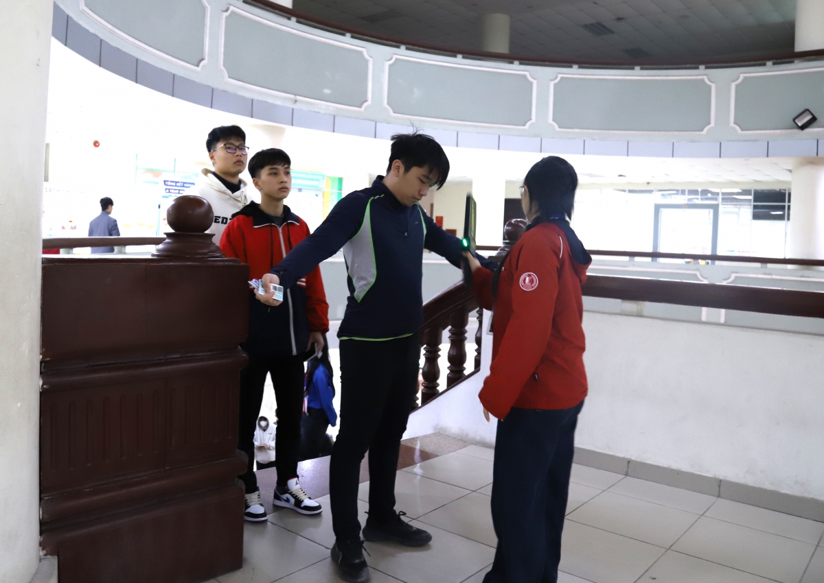 Hàng nghìn thí sinh tham gia Kỳ thi đánh giá tư duy “tranh suất” vào các trường uy tín