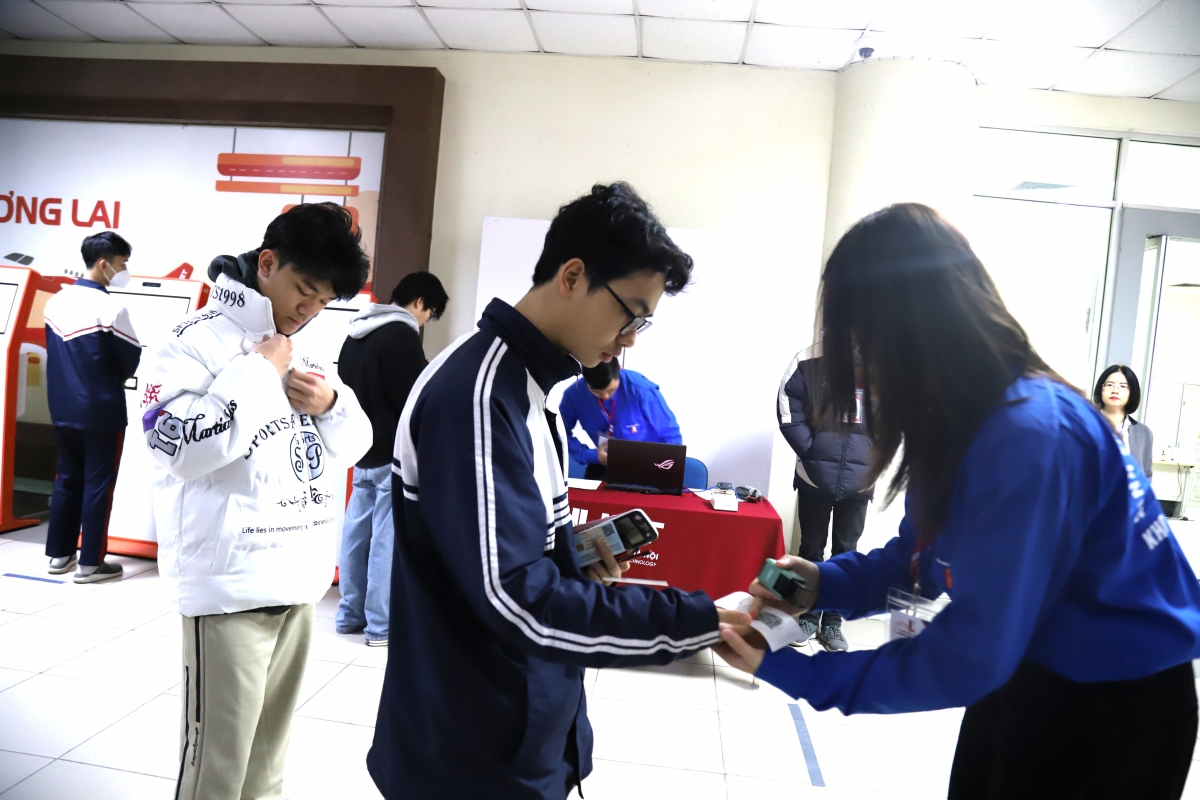 Hàng nghìn thí sinh tham gia Kỳ thi đánh giá tư duy “tranh suất” vào các trường uy tín