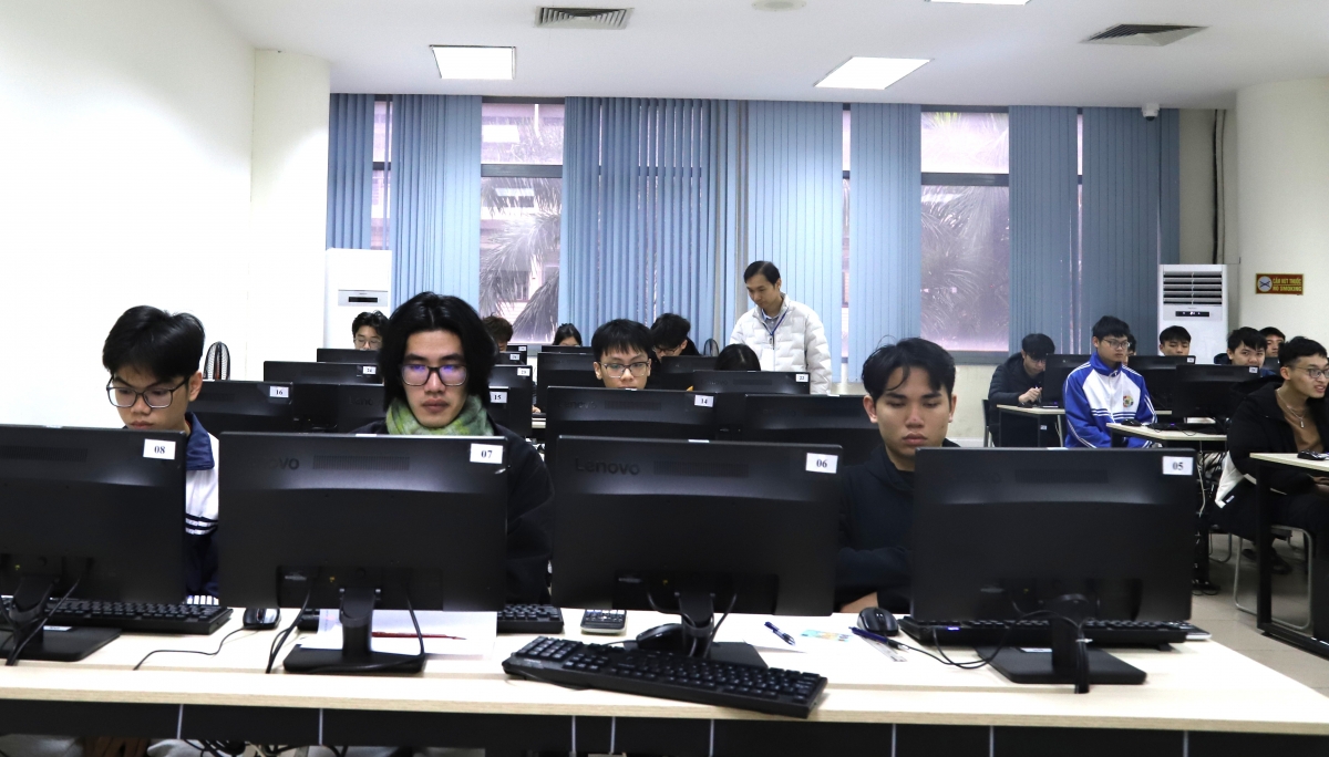 Hàng nghìn thí sinh tham gia Kỳ thi đánh giá tư duy “tranh suất” vào các trường uy tín