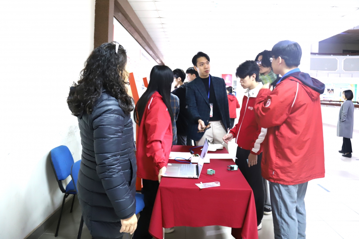 Hàng nghìn thí sinh tham gia Kỳ thi đánh giá tư duy “tranh suất” vào các trường uy tín