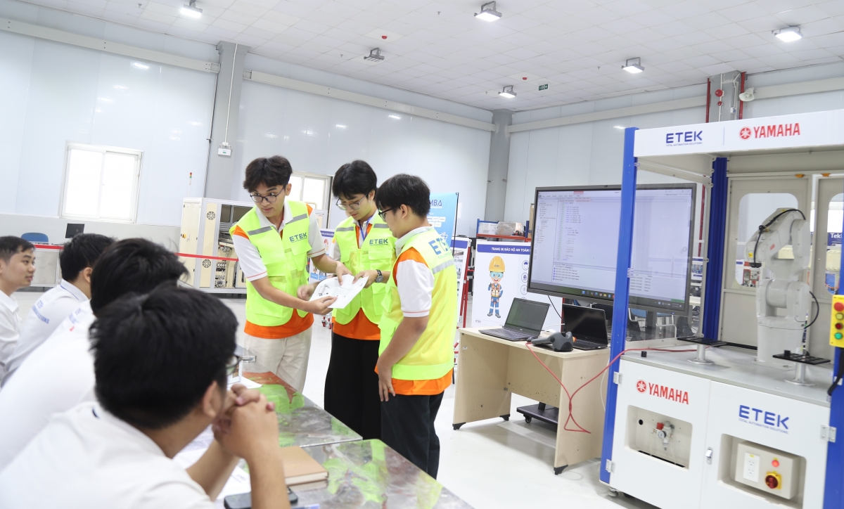 Các hãng công nghệ đồng hành nâng cao năng lực thí sinh AMBA 2026