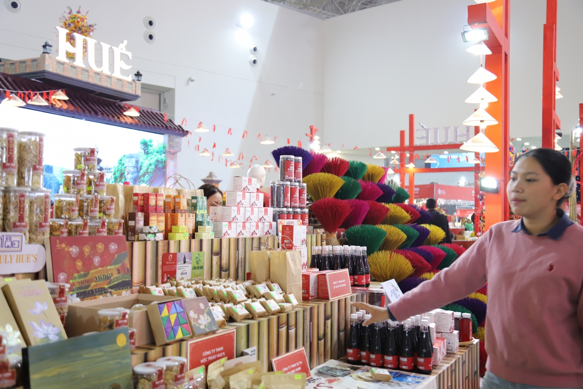 Đi sắm ‘của ngon, vật lạ’ ở Hội chợ Mùa Xuân 2026