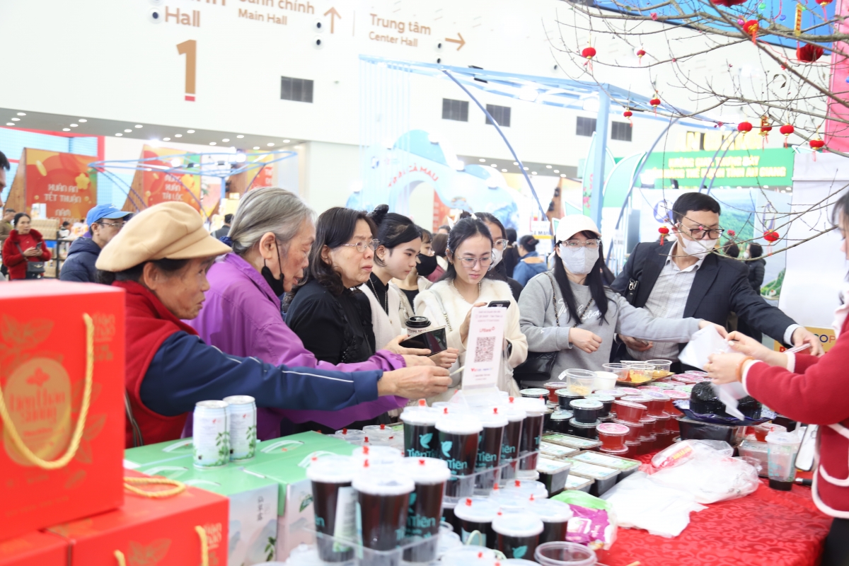 Đi sắm ‘của ngon, vật lạ’ ở Hội chợ Mùa Xuân 2026