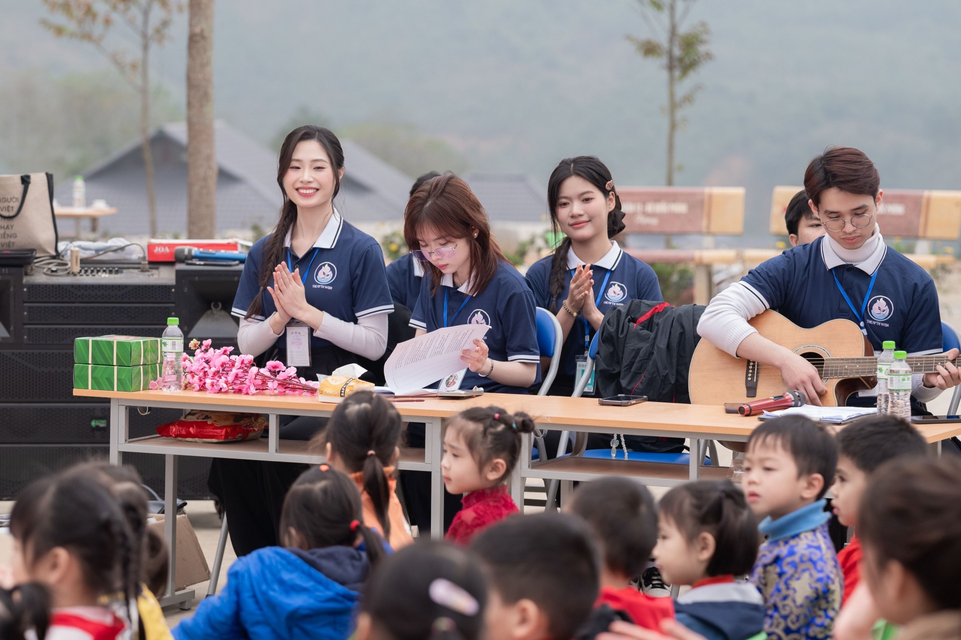 Cùng THE FIFTH WISH “Thắp Nụ Cười Xuân” lan tỏa yêu thương thắp sáng niềm tin và hy vọng tới các em nhỏ điểm Trường Làng Nủ