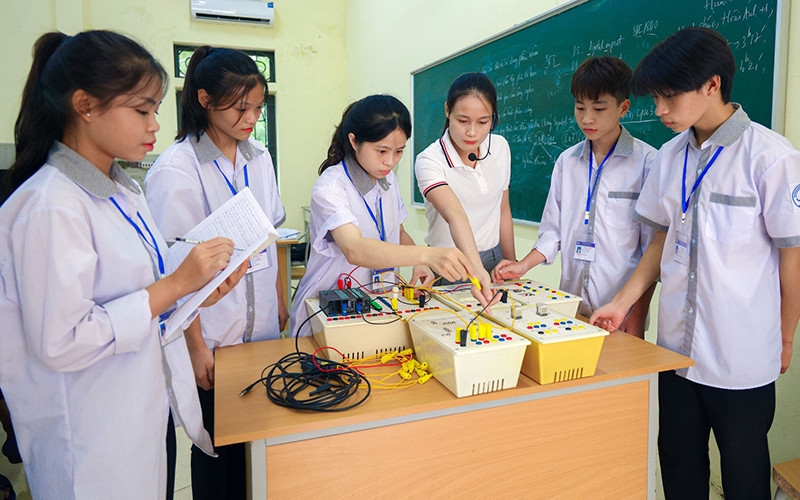 Giáo viên giáo dục thường xuyên kiêm nhiệm thêm nhiều nhiệm vụ, không giảm quá 50% số tiết dạy