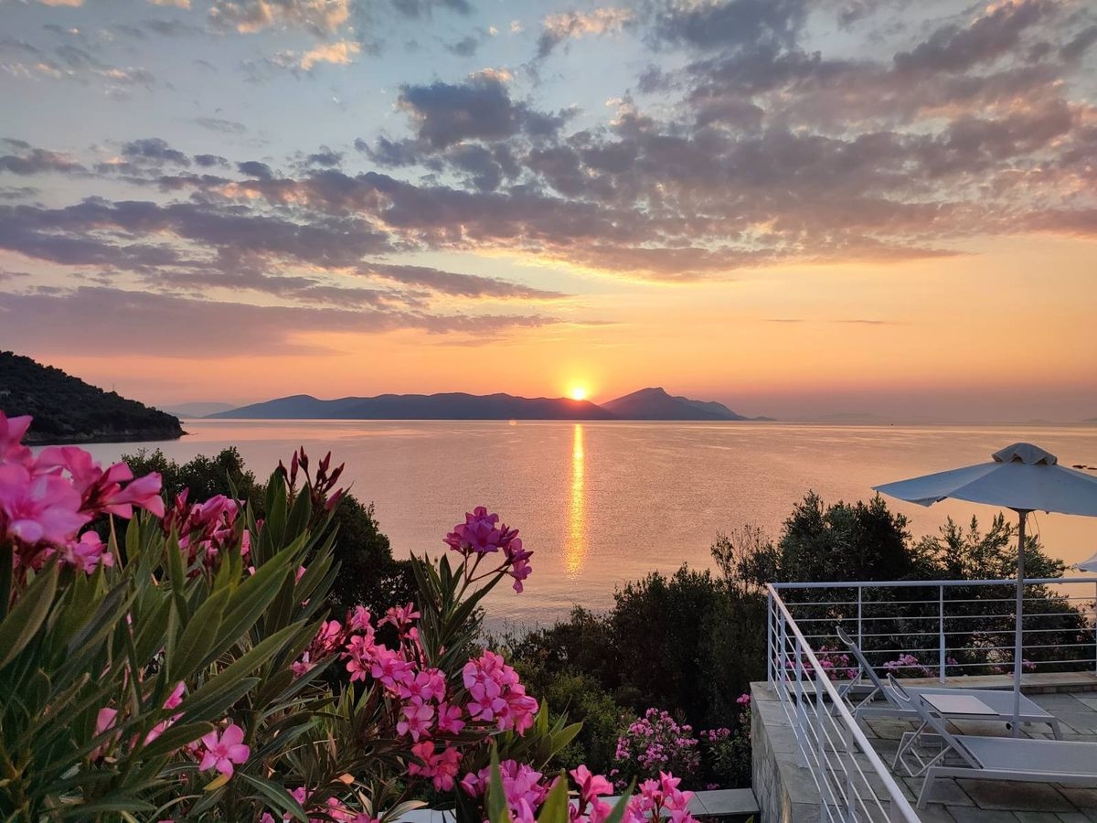 Tử vi vòng quay công nghệ ngày 14/2/2026: Tuổi Ngọ áp lực tiền bạc, tuổi Thân một ngày thuận lợi