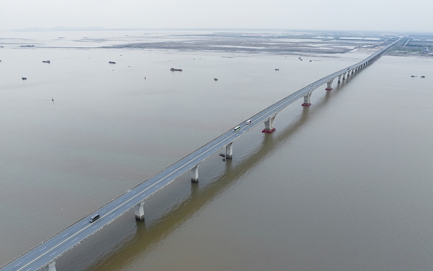 Tầm nhìn nơi đầu sóng ngọn gió