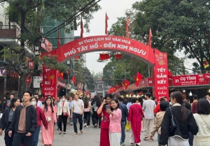 Hà Nội tăng cường giao thông, an ninh để người dân đi lễ Phủ Tây Hồ văn minh, an toàn