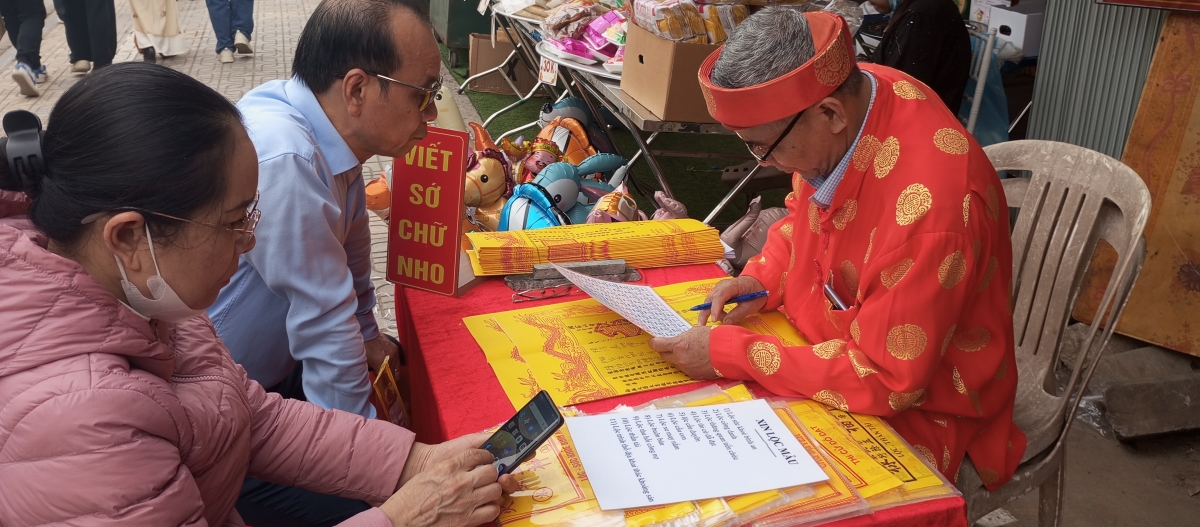 Hà Nội tăng cường giao thông, an ninh để người dân đi lễ Phủ Tây Hồ văn minh, an toàn