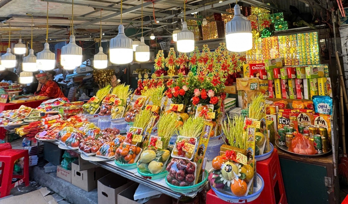 Hà Nội tăng cường giao thông, an ninh để người dân đi lễ Phủ Tây Hồ văn minh, an toàn