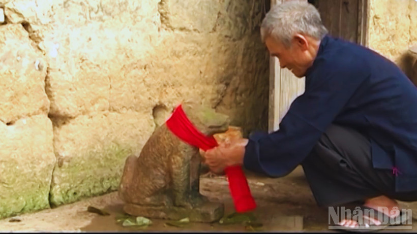 Tục thờ chó đá Ma-hin của người Tày