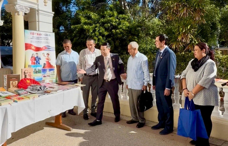 Những ngày sách không thể quên trên đất nước Cuba