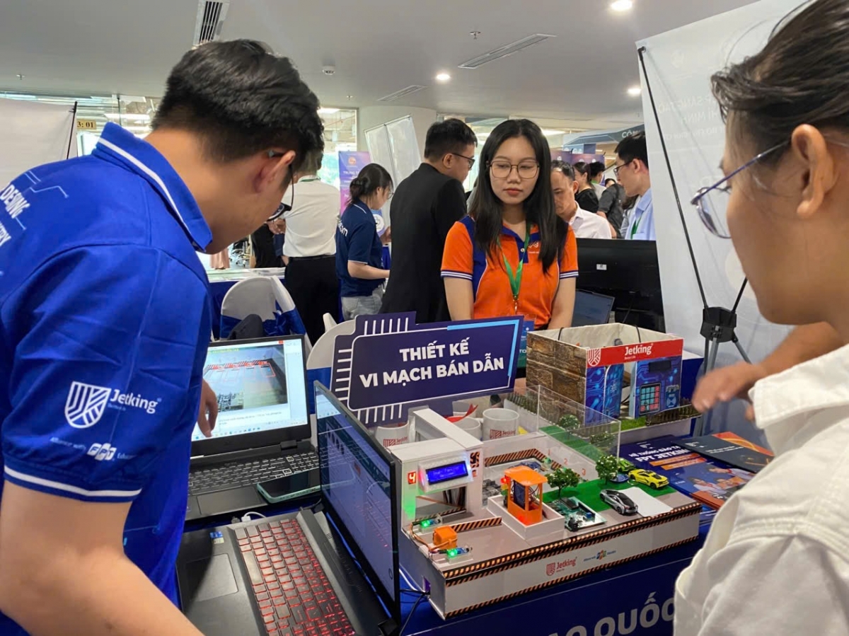 Trưng bày tại SIHUB