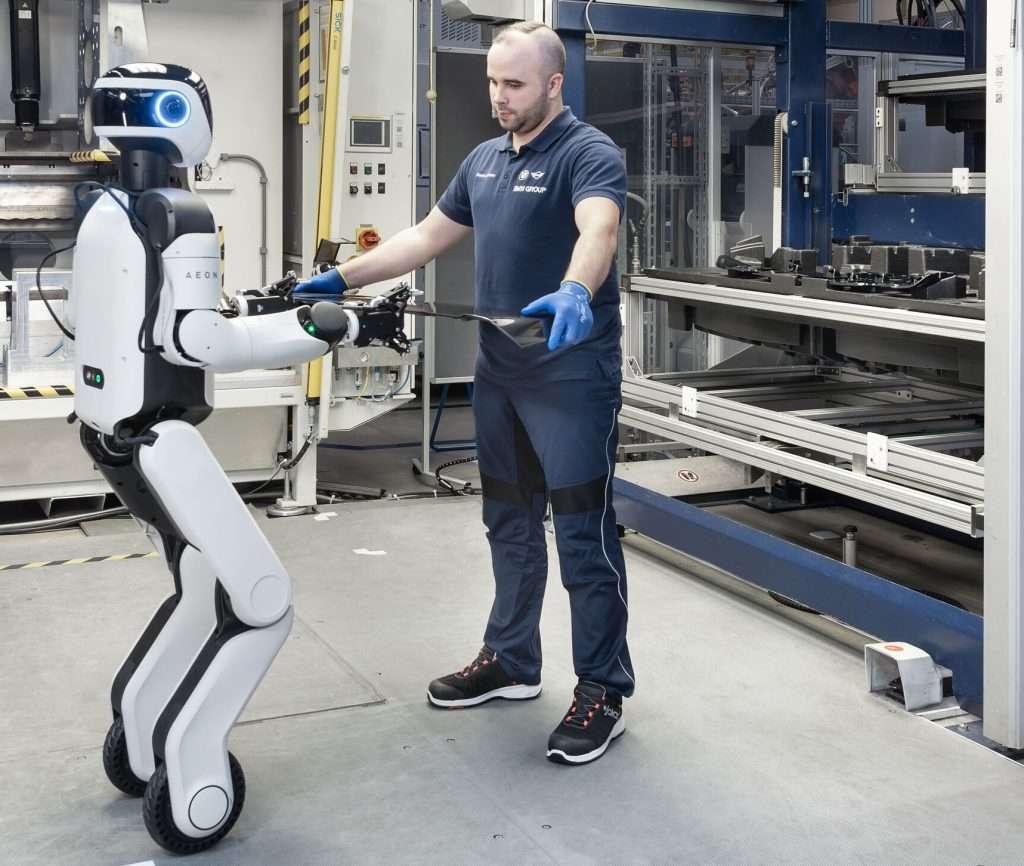 BMW đưa robot hình người vào nhà máy tại Đức