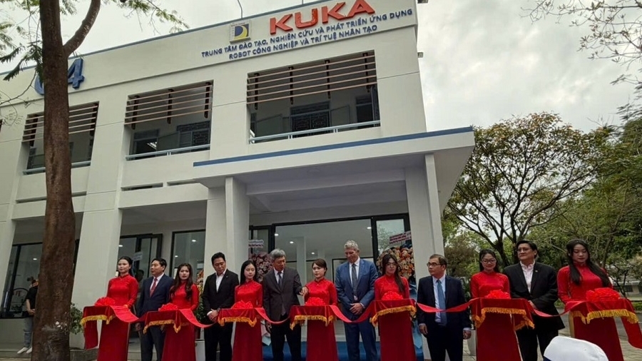 KUKA Việt Nam và Đại học Bách khoa Đà Nẵng khai trương Trung tâm Robot & AI