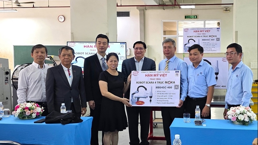 HAuA và doanh nghiệp tăng cường đào tạo robot cho sinh viên Cao đẳng Kỹ thuật Cao Thắng