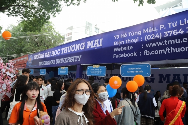 Bộ GD&ĐT yêu cầu chú trọng chuyển đổi số trong tuyển sinh đại học, cao đẳng năm 2026