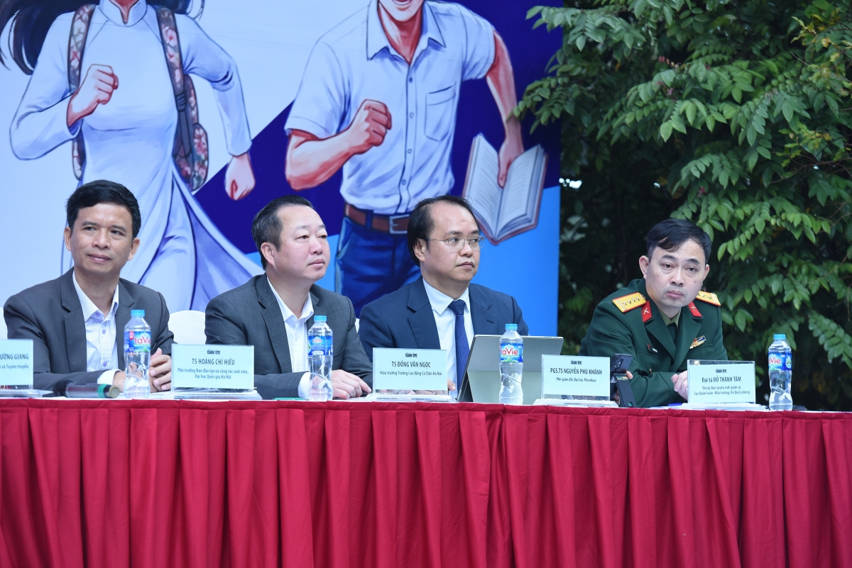 Chia sẻ ‘rút ruột gan’ của Ban Tư vấn trong Ngày hội tư vấn tuyển sinh - hướng nghiệp 2026