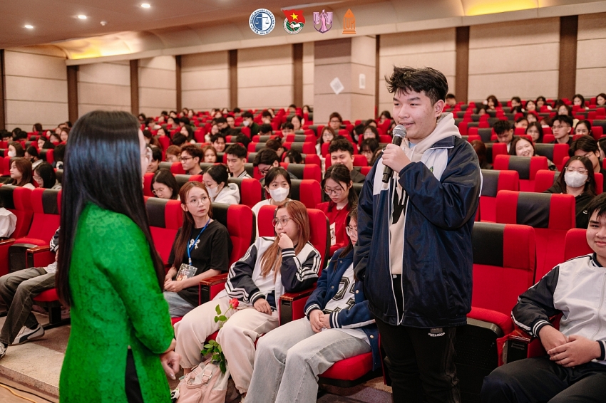 Sinh viên Đại học Luật Hà Nội đối diện với khoảng trống tâm lý: Cần được nhận diện và bảo vệ