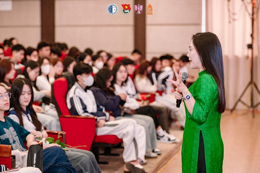 Sinh viên Đại học Luật Hà Nội đối diện với khoảng trống tâm lý: Cần được nhận diện và bảo vệ
