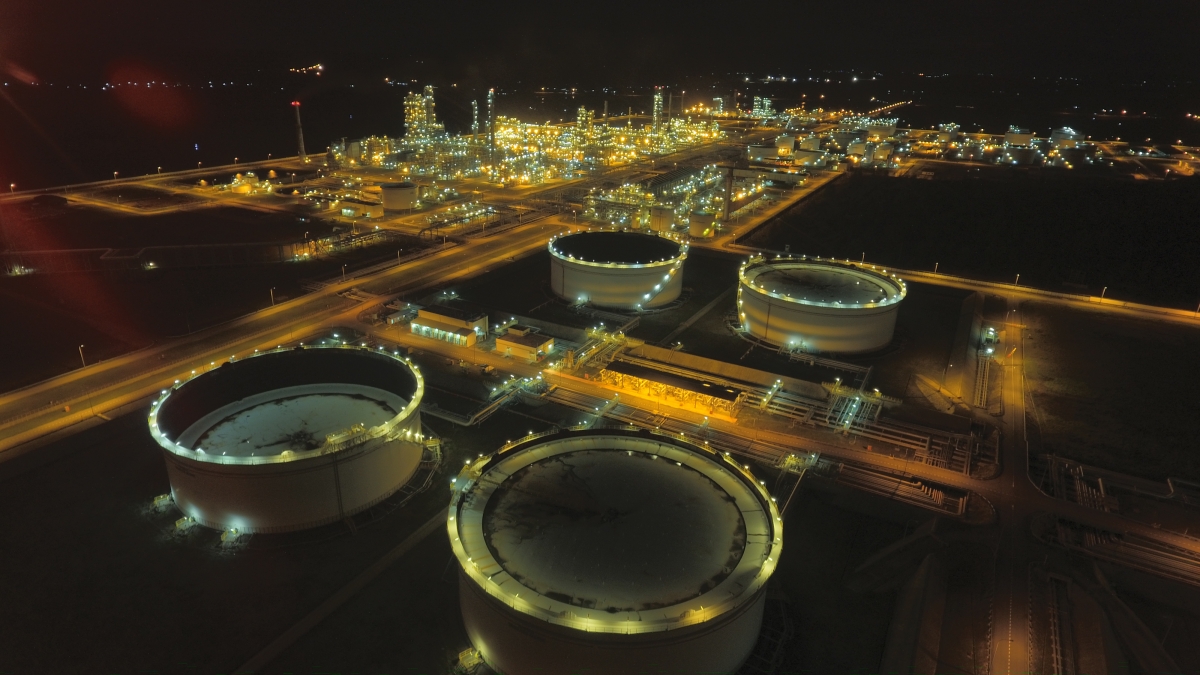 Nhà máy lọc dầu Dung Quất vận hành vượt công suất, chủ động ứng phó biến động dầu mỏ toàn cầu