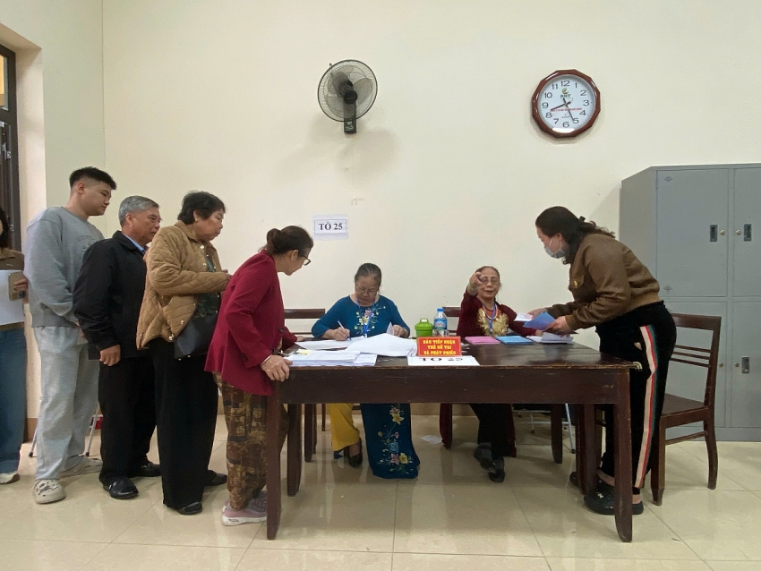 Cử tri phường Phan Đình Phùng (Thái Nguyên) nô nức tham gia ngày hội bầu cử