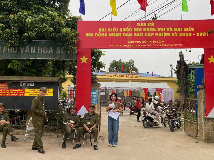 Cử tri phường Phan Đình Phùng (Thái Nguyên) nô nức tham gia ngày hội bầu cử