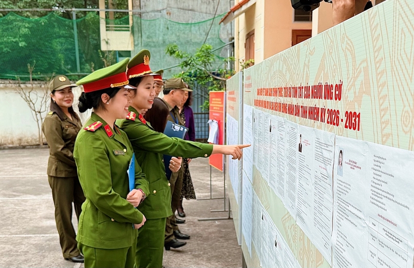 Cử tri phường Phan Đình Phùng (Thái Nguyên) nô nức tham gia ngày hội bầu cử