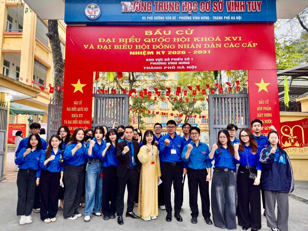 Cử tri Hà Nội thực hiện quyền công dân qua từng lá phiếu