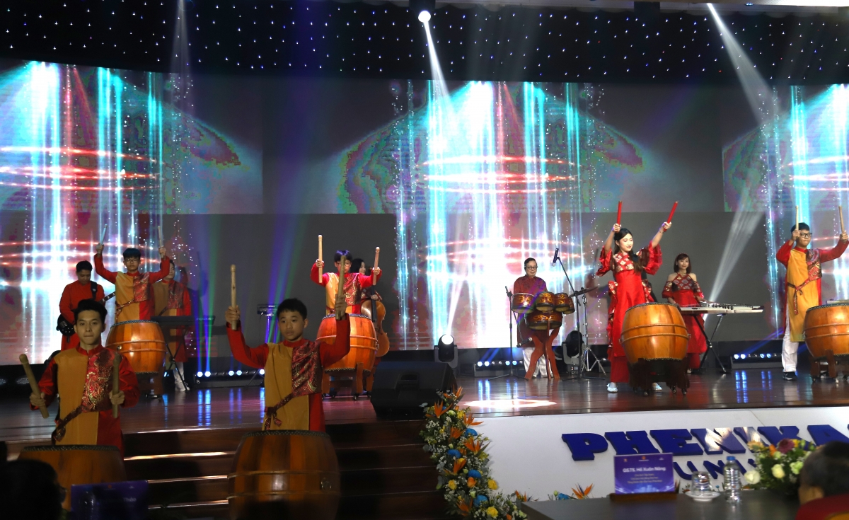 Sức sáng tạo của học sinh Việt Nam bùng nổ qua 242 dự án nghiên cứu khoa học