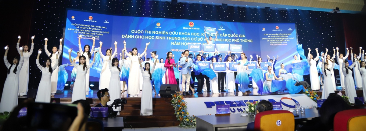 Sức sáng tạo của học sinh Việt Nam bùng nổ qua 242 dự án nghiên cứu khoa học