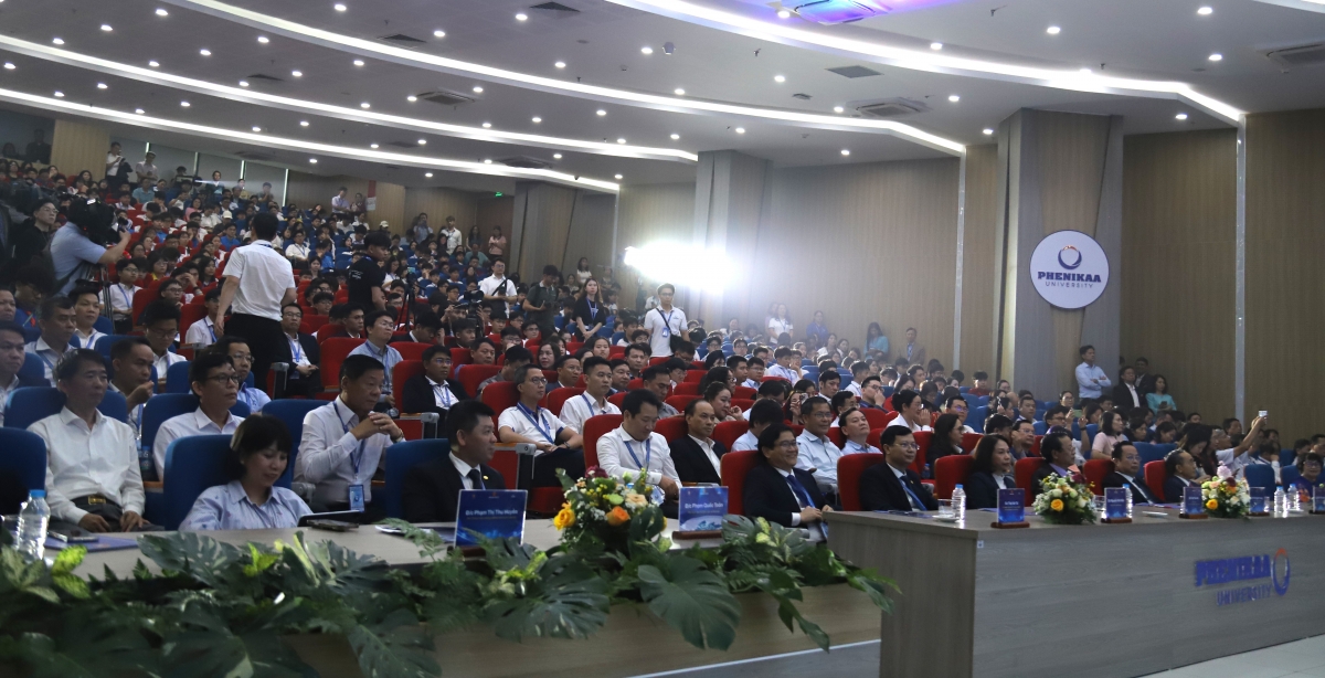 Sức sáng tạo của học sinh Việt Nam bùng nổ qua 242 dự án nghiên cứu khoa học