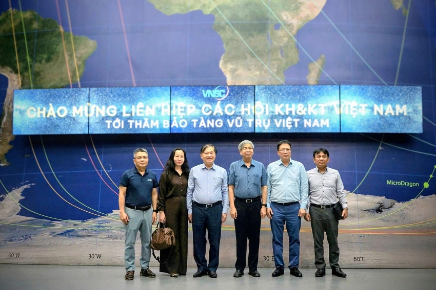 Các nhà khoa học VUSTA cùng VNSC trao đổi về phát triển công nghiệp vũ trụ tại Việt Nam