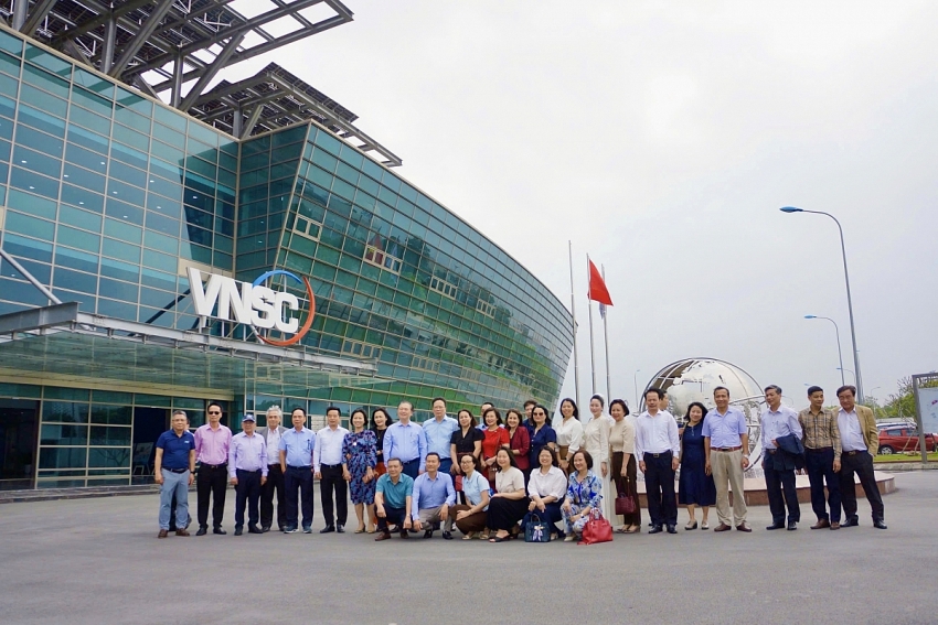 Các nhà khoa học VUSTA cùng VNSC trao đổi về phát triển công nghiệp vũ trụ tại Việt Nam