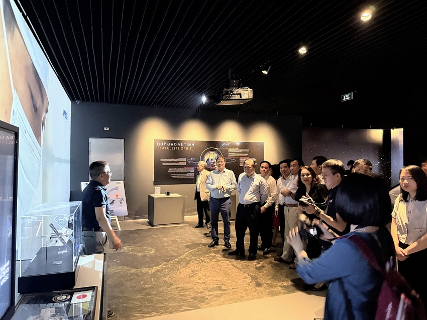 Các nhà khoa học VUSTA cùng VNSC trao đổi về phát triển công nghiệp vũ trụ tại Việt Nam