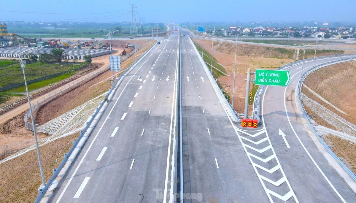 Cao tốc Diễn Châu - Bãi Vọt được thông xe vào tháng 4/2024, tạo thêm thuận lợi cho tuyến cao tốc Bắc - Nam
