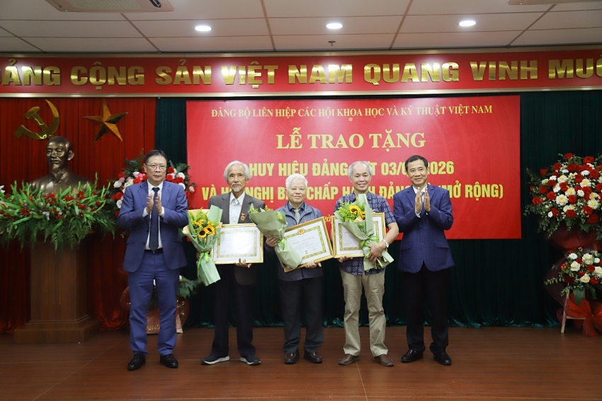 VUSTA trao Huy hiệu Đảng cho 35 đảng viên, triển khai nhiệm vụ trọng tâm Quý II/2026