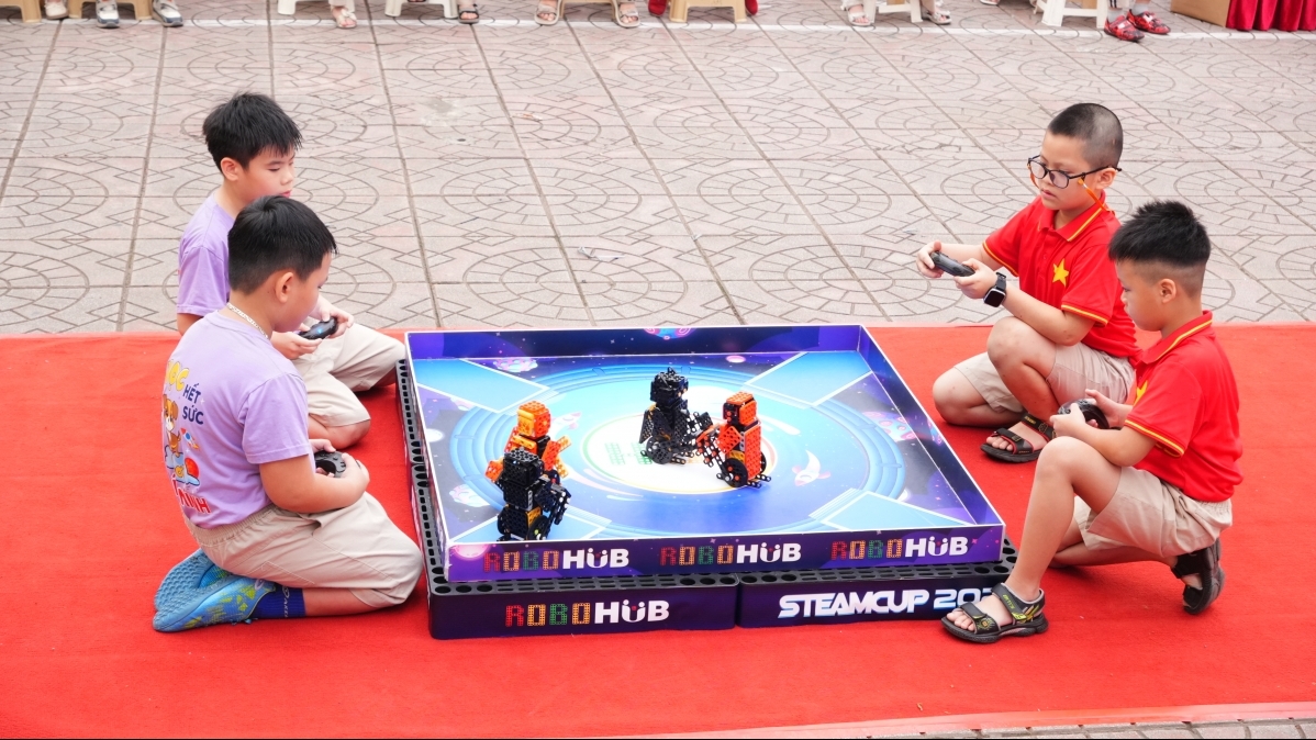 ROBOHUB Vietnam đồng hành cùng Trường Tiểu học Trung Yên tổ chức Ngày hội AI, STEM và Robotics