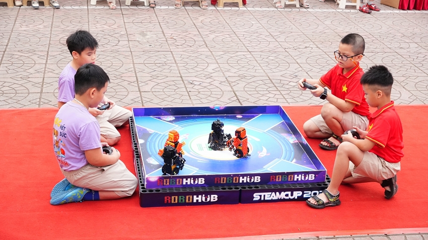 ROBOHUB Vietnam đồng hành cùng Trường Tiểu học Trung Yên tổ chức Ngày hội AI, STEM và Robotics