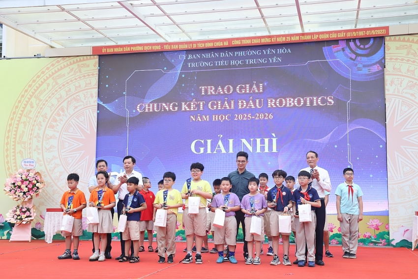 ROBOHUB Vietnam đồng hành cùng Trường Tiểu học Trung Yên tổ chức Ngày hội AI, STEM và Robotics