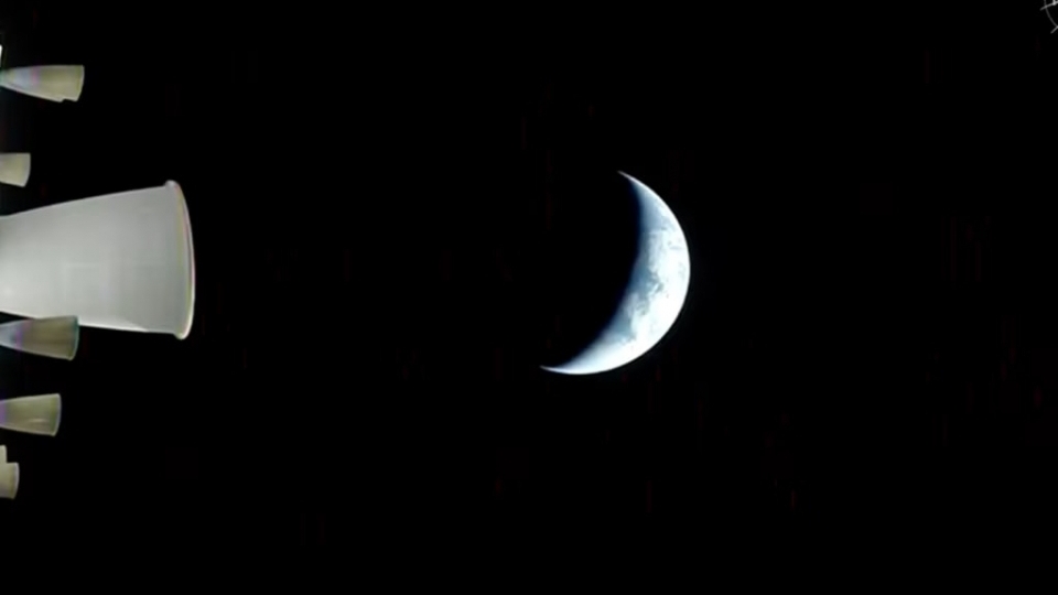 Artemis II tiến gần Mặt Trăng: Phi hành đoàn chia sẻ những khoảnh khắc đầu tiên từ tàu Orion