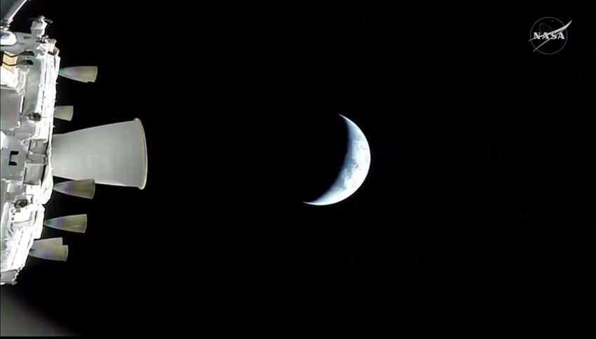 Artemis II tiến gần Mặt Trăng: Phi hành đoàn chia sẻ những khoảnh khắc đầu tiên từ tàu Orion