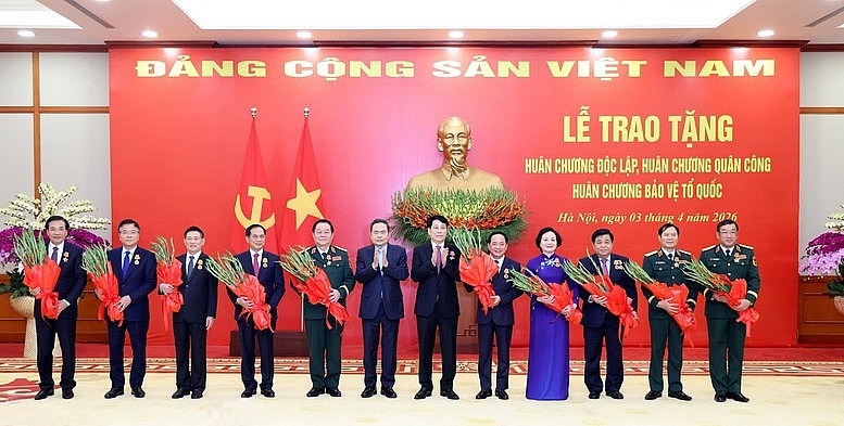 GS.VS. Châu Văn Minh được trao tặng Huân chương Độc lập hạng Ba
