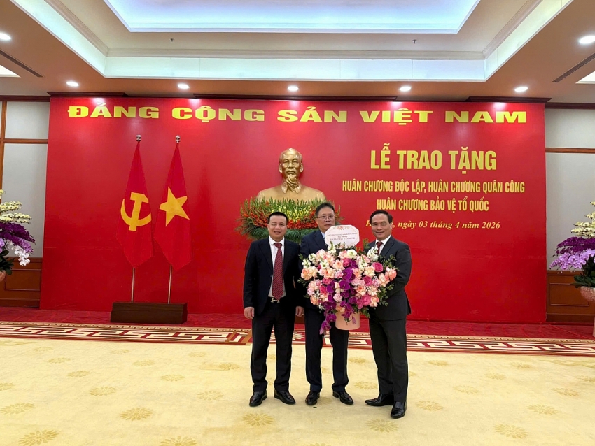 GS.VS. Châu Văn Minh được trao tặng Huân chương Độc lập hạng Ba