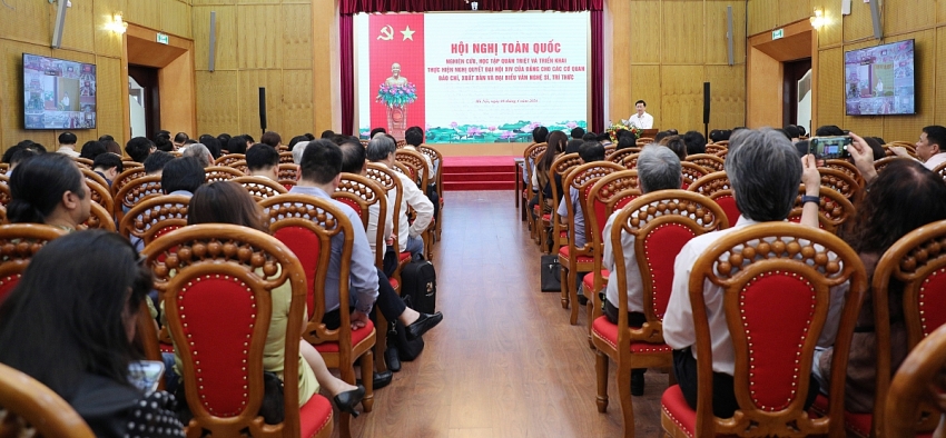 Quán triệt Nghị quyết Đại hội XIV: Xây dựng báo chí chuyên nghiệp, phát huy vai trò trí thức, văn nghệ sĩ