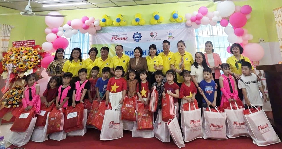 Tiếp thêm động lực tinh thần cho Trường mầm non Vĩnh Hiệp, Khánh Hòa