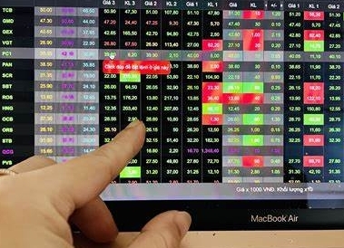 Thị trường chứng khoán ngày 17/4: VN-Index đảo chiều giảm nhẹ, kết thúc chuỗi tăng 5 phiên liên tiếp