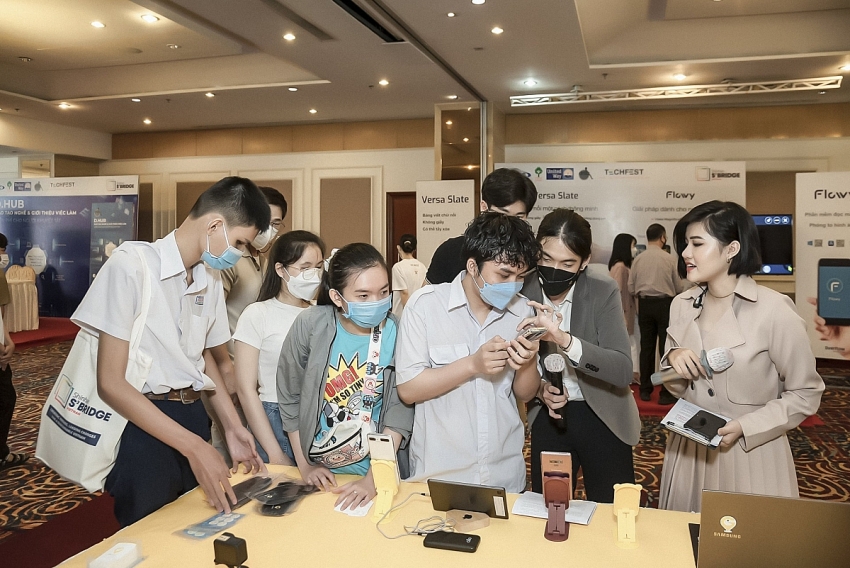 Khoảng cách số của người khuyết tật: Không chỉ là câu chuyện thiết bị