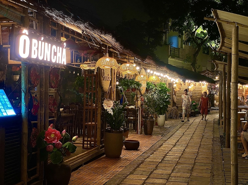 “Vườn ánh sáng” thắp bừng Văn Miếu: Kích hoạt không gian sáng tạo giữa lòng di sản